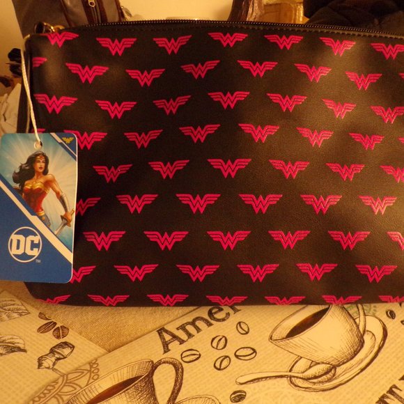DC Comics Handbags - x